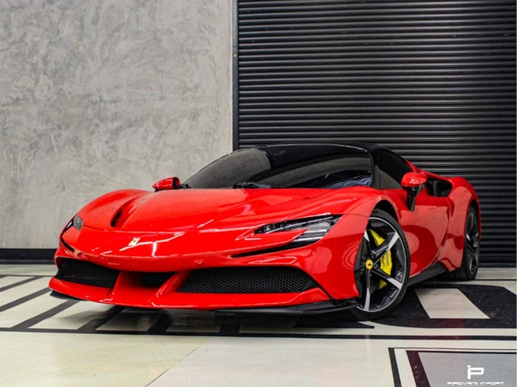 Foto do veículo FERRARI SF90 3.9 V8 TURBO PHEV STRADALE F1-DCT 2021/2022 10.000 KM R$ 3.890.000,00