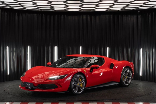 Foto do veículo FERRARI 296 GTB 3.0 V6 TURBO PHEV F1-DCT 2024/2024 2.400 KM R$ 3.899.900,00